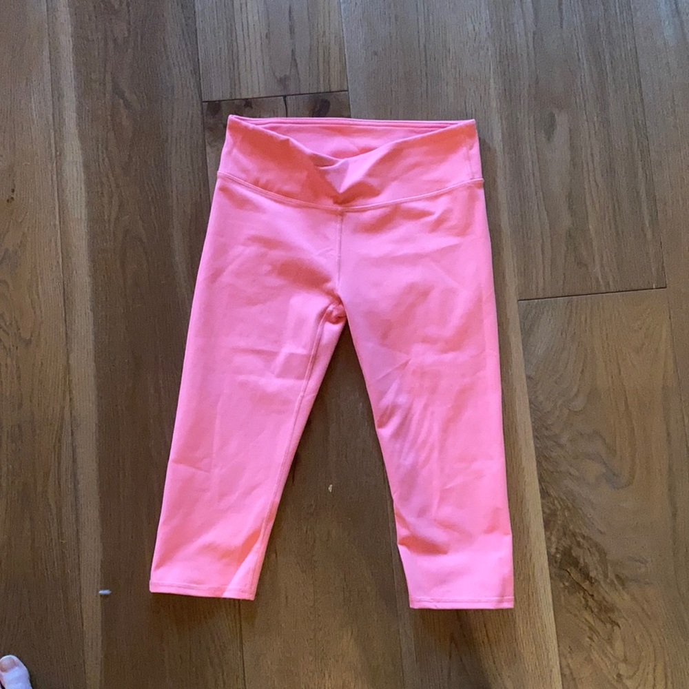 Pink Fabletics cropped pants. Size XS